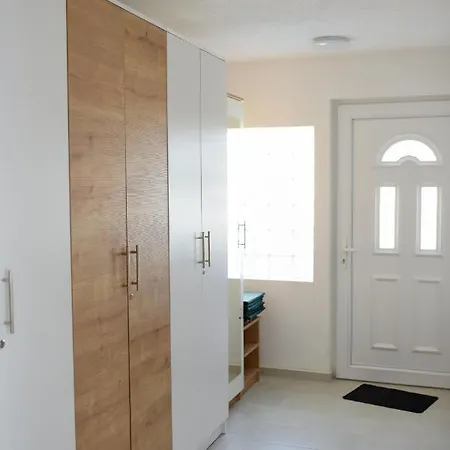 With Parking Space - 19795 * מאקרסקה