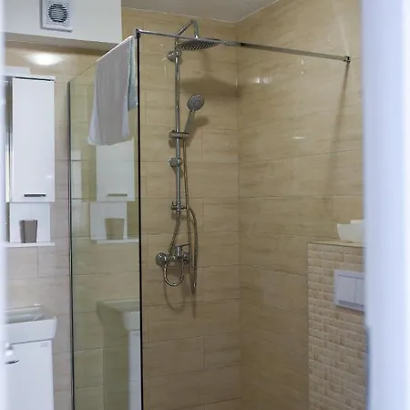 Lägenhet With Parking Space - 19795