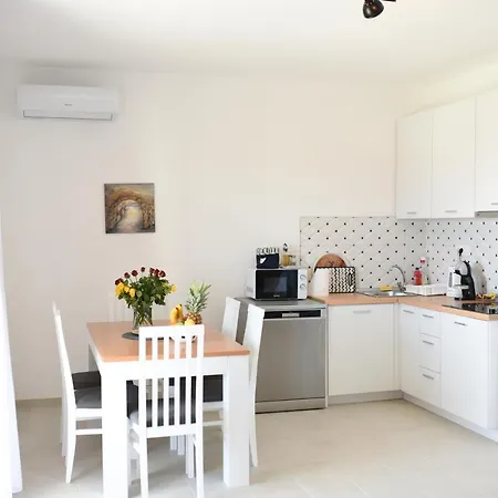 With Parking Space - 19795 Makarska