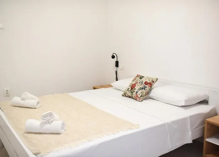 Lejlighed With Parking Space - 19795 *