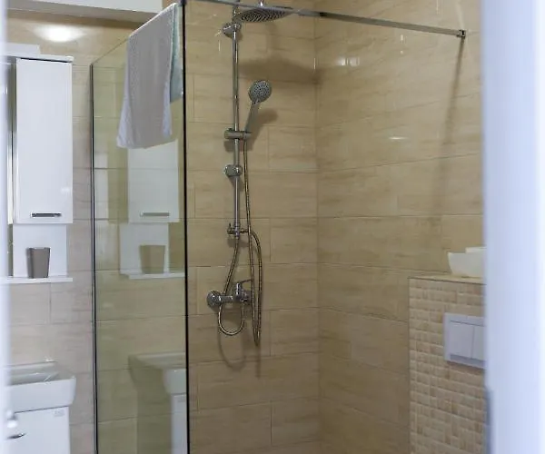 Lejlighed With Parking Space - 19795